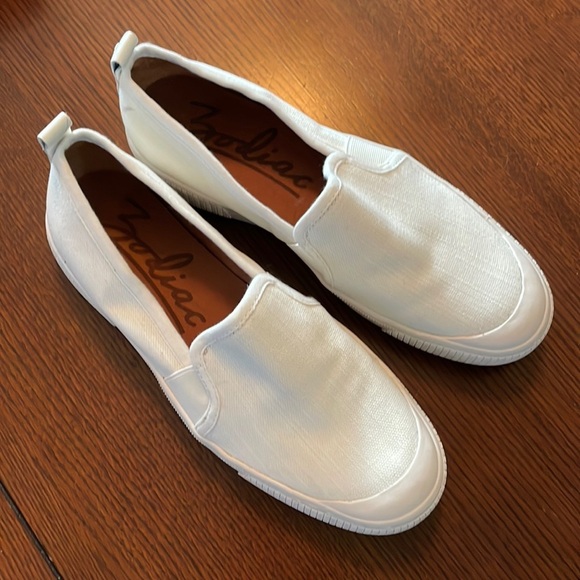 Zodiac Shoes - Zodiac Ciara Slip-On Sneakers Shoes Women's 9M Cream color